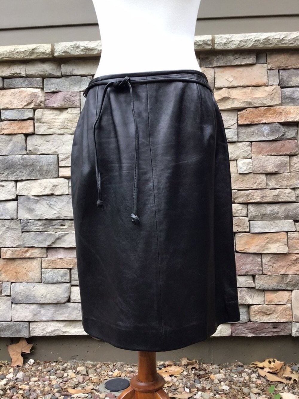 Valerie Stevens siz2 12 black leather slim skirt